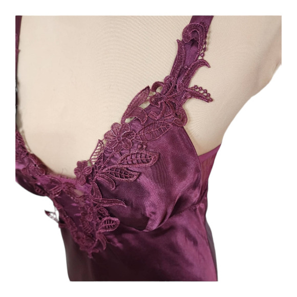 Flora by Flora Nikrooz Women's Stella Gown Maroon size medium - Picture 3 of 9